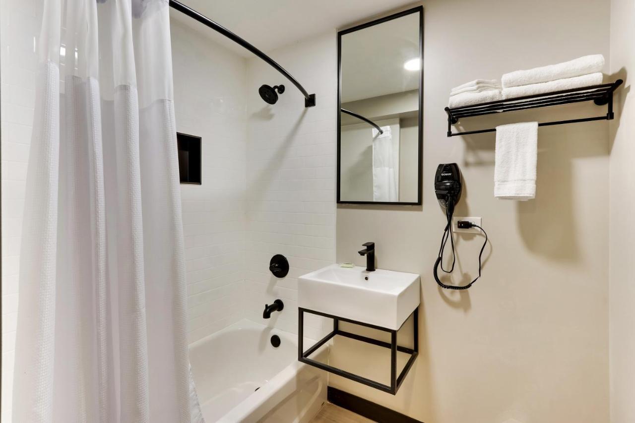 The Shamrock Hotel Сисеро Екстериор снимка